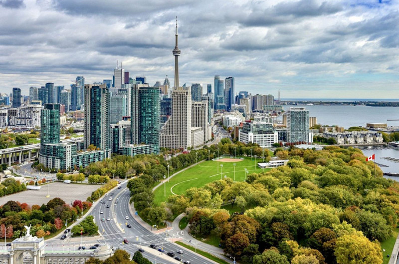 Toronto là thành phố đắt đỏ nhất Canada với mức phí sinh hoạt trung bình 1.366,83 CAD/tháng | Ảnh: Pexels/Bui Howard